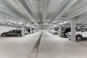 Bild på del av garaget som finns under gården